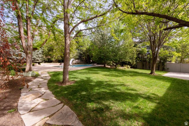 2620 E CASTO LN, Holladay, UT 84117
