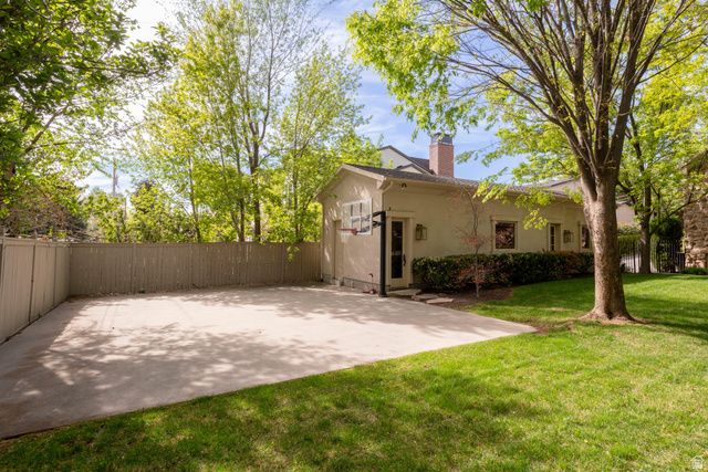 2620 E CASTO LN, Holladay, UT 84117