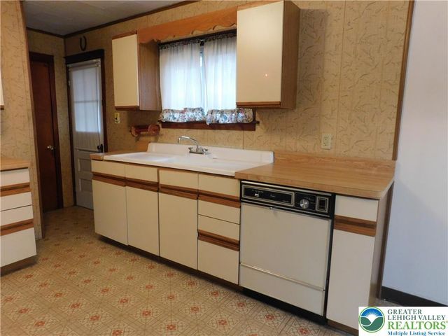 1037 Maple Street, Bethlehem City, PA 18018