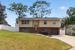 21 Ash Road, Middlesex, NJ 08817