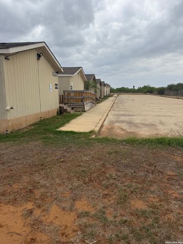 1100 County Road 4600, Dilley, TX 78017
