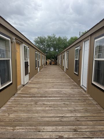 1100 County Road 4600, Dilley, TX 78017