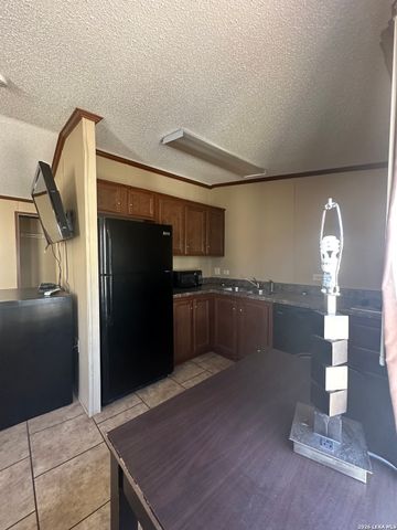 1100 County Road 4600, Dilley, TX 78017