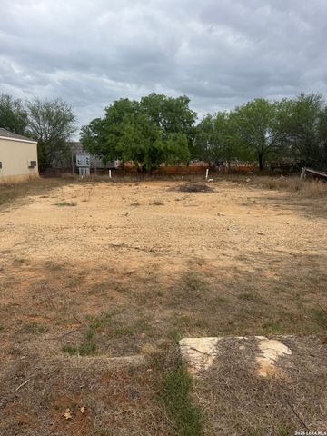 1100 County Road 4600, Dilley, TX 78017