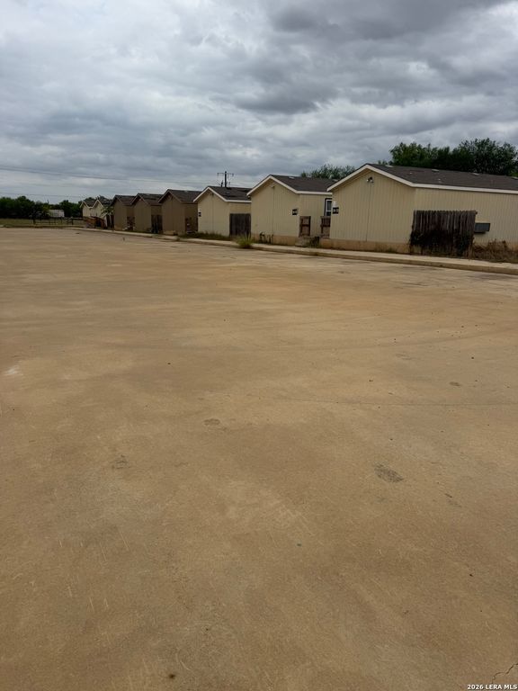 1100 County Road 4600, Dilley, TX 78017