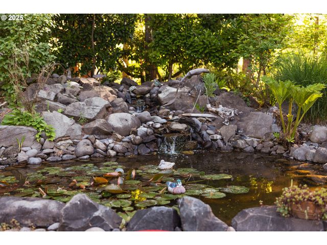 49198 MCKENZIE Hwy, Vida, OR 97488