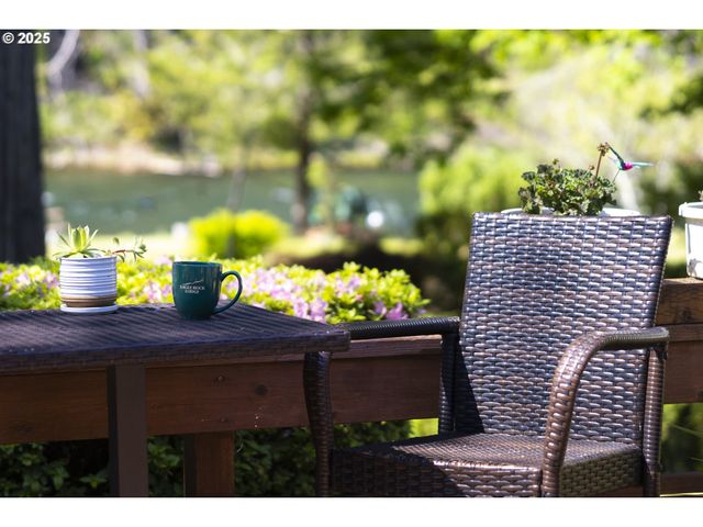 49198 MCKENZIE Hwy, Vida, OR 97488