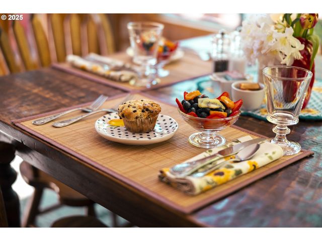 49198 MCKENZIE Hwy, Vida, OR 97488