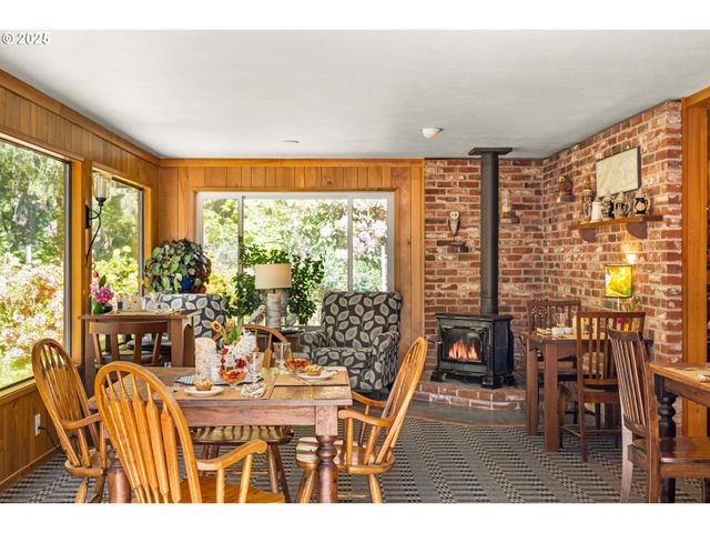 49198 MCKENZIE Hwy, Vida, OR 97488