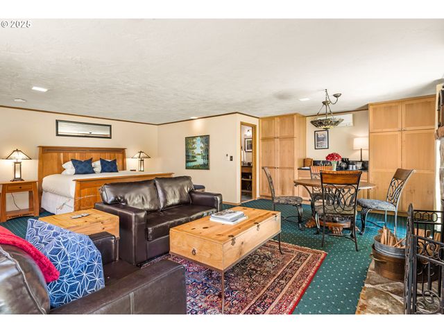 49198 MCKENZIE Hwy, Vida, OR 97488