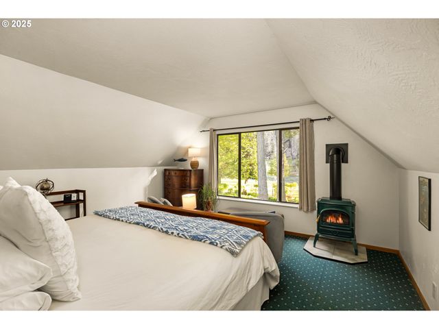 49198 MCKENZIE Hwy, Vida, OR 97488