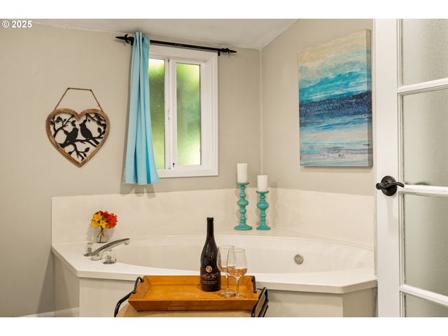 49198 MCKENZIE Hwy, Vida, OR 97488