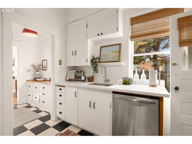 1115 Se 28TH Ave, Portland, OR 97214