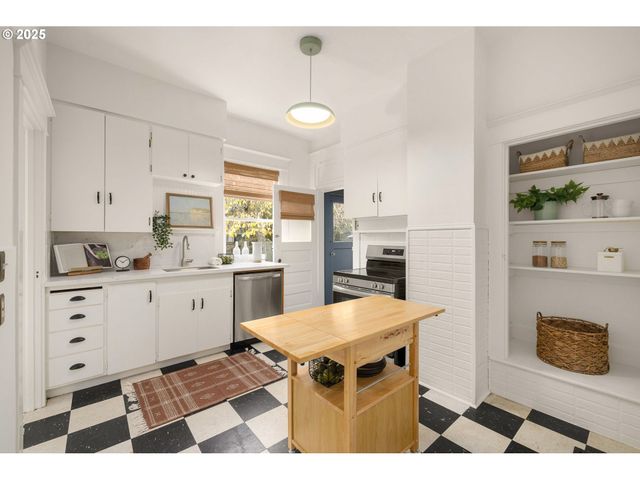 1115 Se 28TH Ave, Portland, OR 97214