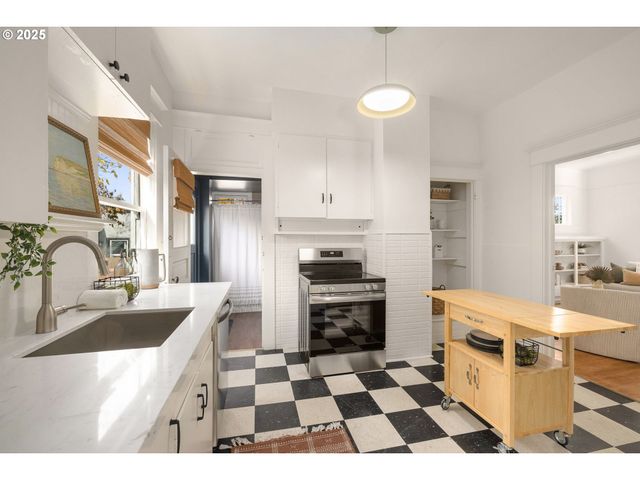 1115 Se 28TH Ave, Portland, OR 97214