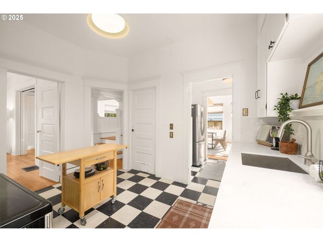 1115 Se 28TH Ave, Portland, OR 97214