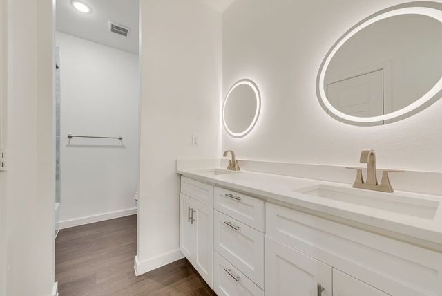 2706 Lenway Street, Dallas, TX 75215