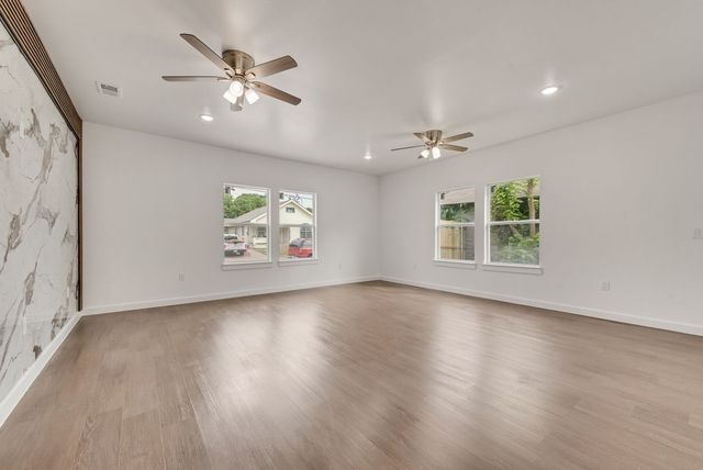 2706 Lenway Street, Dallas, TX 75215