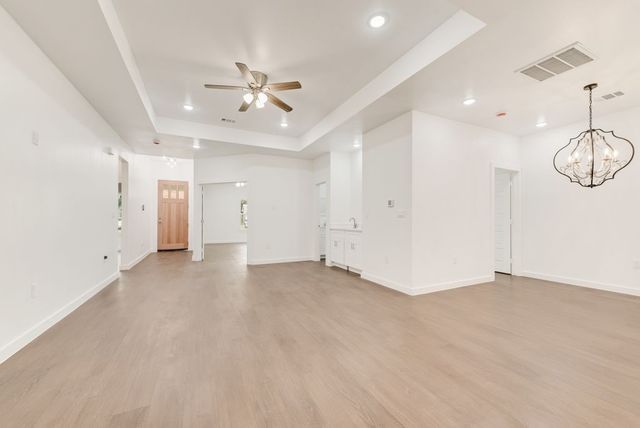 2706 Lenway Street, Dallas, TX 75215
