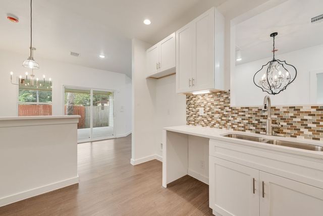 2706 Lenway Street, Dallas, TX 75215