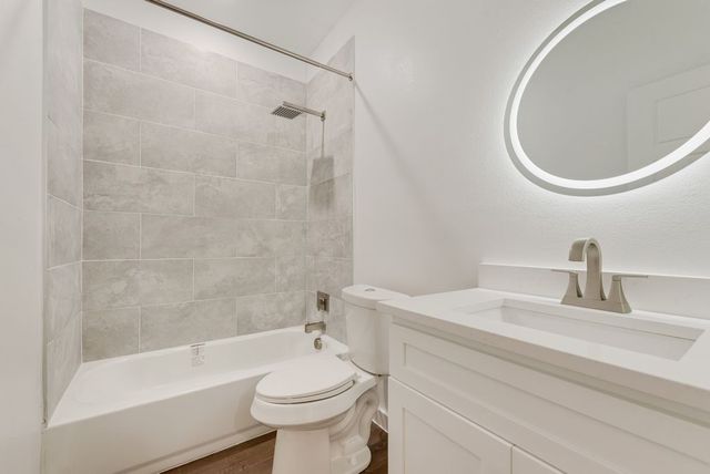 2706 Lenway Street, Dallas, TX 75215