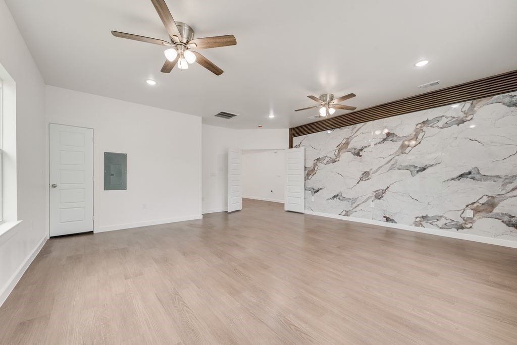 2706 Lenway Street, Dallas, TX 75215