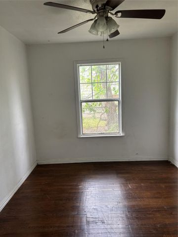 828 N Chenango Street, Angleton, TX 77515