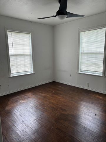 828 N Chenango Street, Angleton, TX 77515