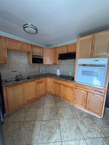 828 N Chenango Street, Angleton, TX 77515
