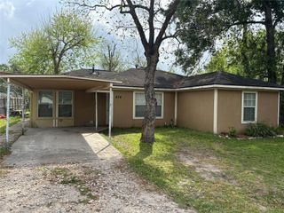 828 N Chenango Street, Angleton, TX 77515