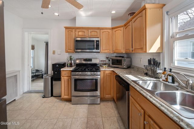 19 Fordham Court, Albany, NY 12209