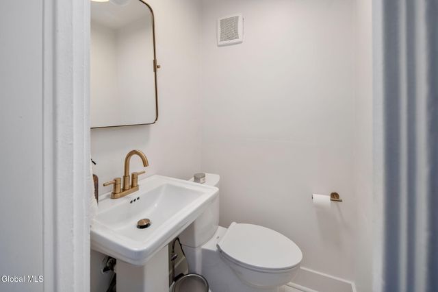 19 Fordham Court, Albany, NY 12209