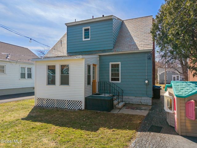 19 Fordham Court, Albany, NY 12209
