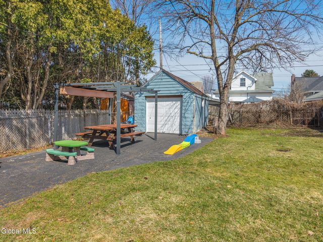 19 Fordham Court, Albany, NY 12209