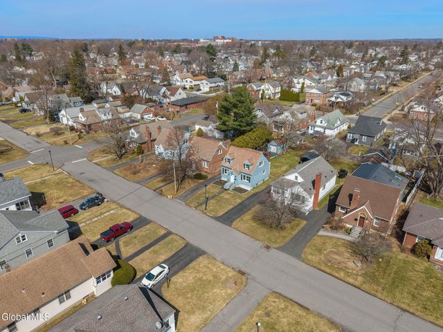 19 Fordham Court, Albany, NY 12209