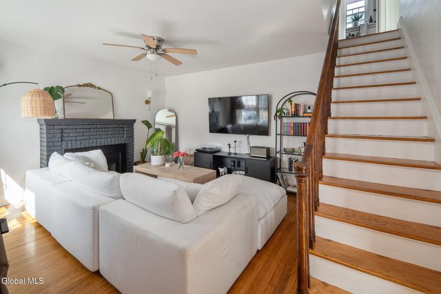 19 Fordham Court, Albany, NY 12209