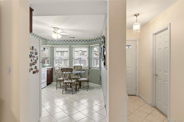 10 Hampton Way, Woodbury, NY 11797