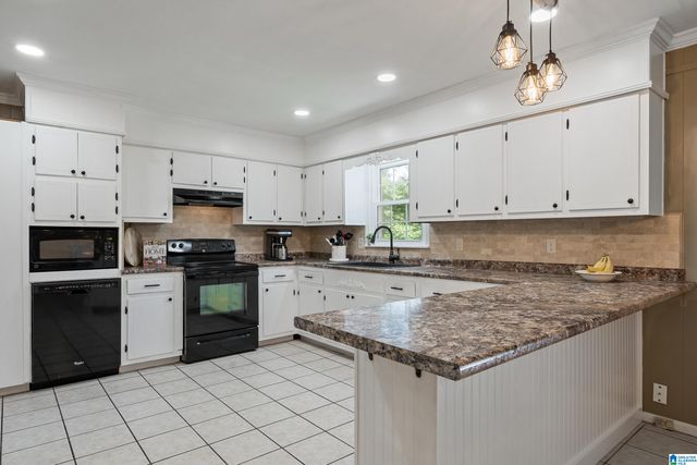 374 VALLEY LANE, Warrior, AL 35180