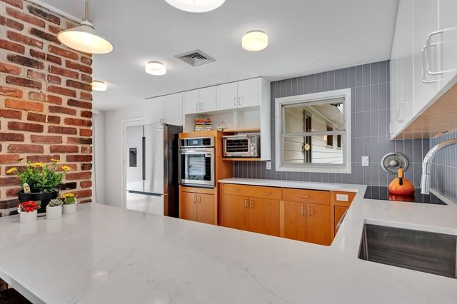 85 The Valley Rd, Concord, MA 01742