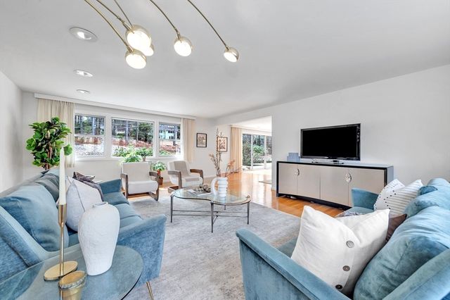 85 The Valley Rd, Concord, MA 01742