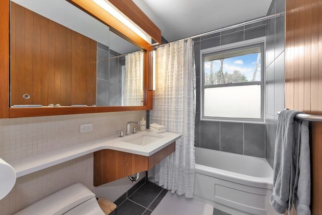 85 The Valley Rd, Concord, MA 01742