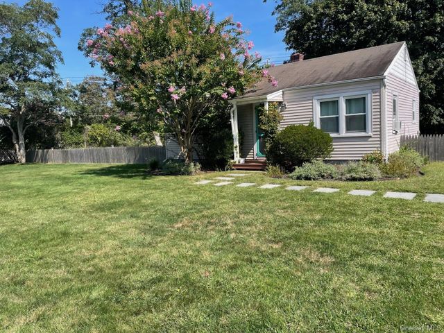 30 Maple Street, Westhampton Beach, NY 11978