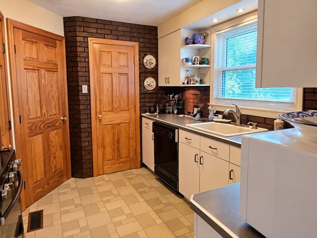 15 Eliot Rd 15, Needham, MA 02492
