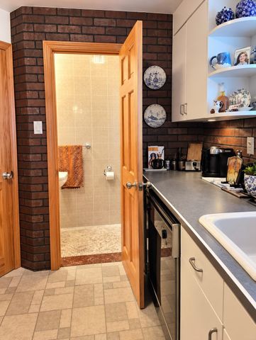 15 Eliot Rd 15, Needham, MA 02492