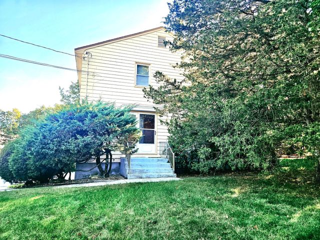 15 Eliot Rd 15, Needham, MA 02492