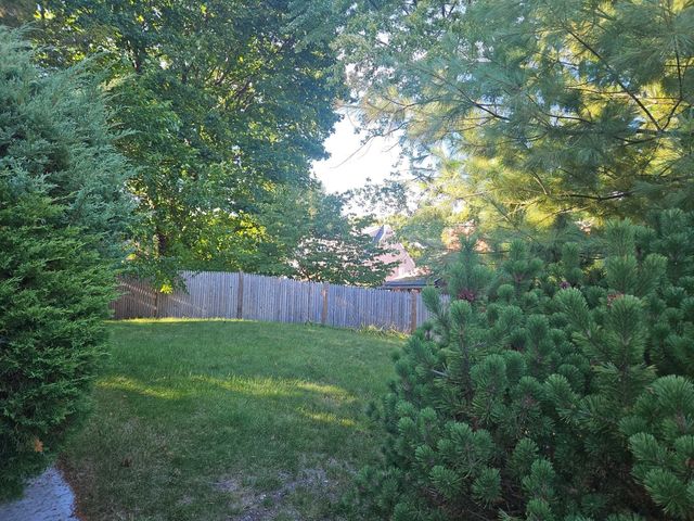 15 Eliot Rd 15, Needham, MA 02492