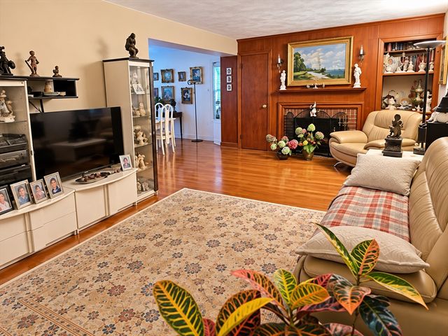 15 Eliot Rd 15, Needham, MA 02492