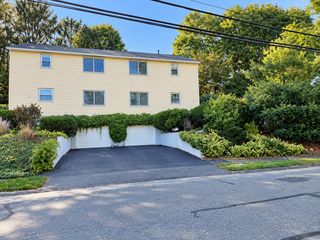 15 Eliot Rd 15, Needham, MA 02492