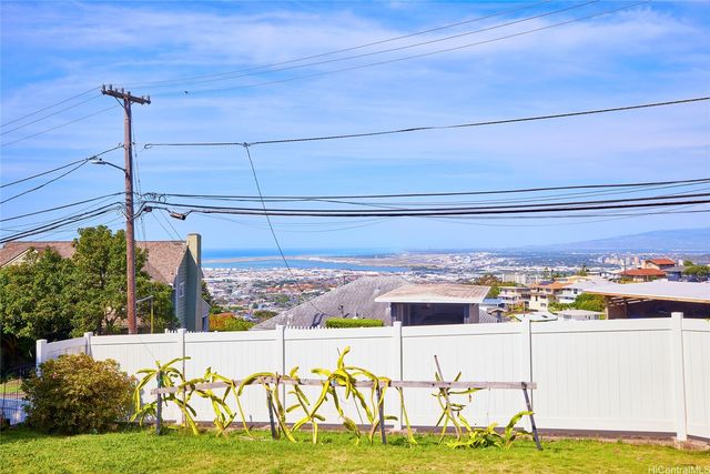 1556 Alewa Drive, Honolulu, HI 96817