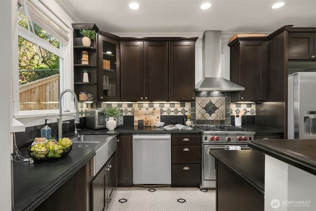 1206 E Republican Street, Seattle, WA 98102